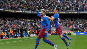 Barcelona's Uruguayan defender Ronald Araujo (L) celebrates with teammate Barcelona's Spanish midfielder Gavi (Photo by JOSEP LAGO/AFP via Getty Images)