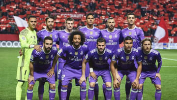 SEVILLE, SPAIN - JANUARY 15: Team of Real Madrid CF pose for a picture during the La Liga match between Sevilla FC and Real Madrid CF at Estadio Ramon Sanchez Pizjuan on January 15, 2017 in Seville, Spain. (Photo by Aitor Alcalde/Getty Images)