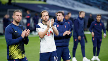 LONDON, ENGLAND - MAY 19: Harry Kane and Toby Alderweireld of Tottenham Hotspur applaud the fans with team mates during a lap of honour following the Premier League match between Tottenham Hotspur and Aston Villa at Tottenham Hotspur Stadium on May 19, 2021 in London, England. A limited number of fans will be allowed into Premier League stadiums as Coronavirus restrictions begin to ease in the UK. (Photo by Paul Childs - Pool/Getty Images)