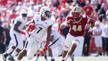 LOUISVILLE, KENTUCKY - OCTOBER 05: Dez Fitzpatrick #7 of the Louisville Cardinals runs the ball while being chased by Brandon Barlow #44 of the Boston College Eagles at Cardinal Stadium on October 05, 2019 in Louisville, Kentucky. (Photo by Justin Casterline/Getty Images)