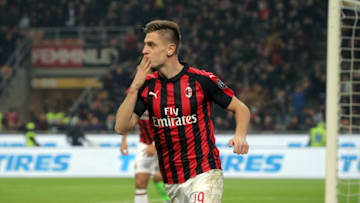 Krzysztof Piatek #19 of AC Milan celebrates after scoring the his goal during the serie A match between AC Milan and Empoli FC at Stadio Giuseppe Meazza on February 22, 2019 in Milan, Italy. (Photo by Giuseppe Cottini/NurPhoto via Getty Images)