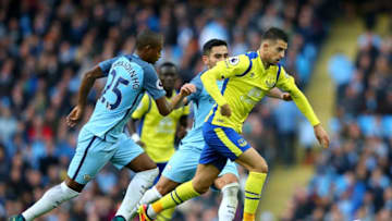 MANCHESTER, ENGLAND - OCTOBER 15: Kevin Mirallas of Everton is chased by Fernandinho and Ilkay Gundogan of Manchester City during the Premier League match between Manchester City and Everton at Etihad Stadium on October 15, 2016 in Manchester, England. (Photo by Alex Livesey/Getty Images)