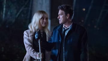 Batwoman -- "Through the Looking Glass" -- Image Number: BWN116a_0307b -- Pictured (L - R): Rachel Skarsten as Alice and Dougray Scott as Jacob Kane -- Photo: Katie Yu/The CW -- © 2020 The CW Network, LLC. All rights reserved.