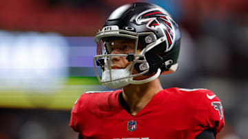 Desmond Ridder of the Atlanta Falcons warms up prior to the game against the Chicago Bears at Mercedes-Benz Stadium. Getty Images.