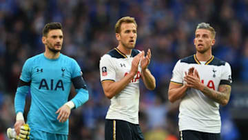 LONDON, ENGLAND - APRIL 22: Toby Alderweireld of Tottenham Hotspur and Harry Kane of Tottenham Hotspur applaud supporters during The Emirates FA Cup Semi-Final between Chelsea and Tottenham Hotspur at Wembley Stadium on April 22, 2017 in London, England. (Photo by Laurence Griffiths/Getty Images)