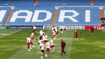 MADRID, SPAIN - APRIL 17: Players of Bayern Muenchen warms up during a training session at Estadio Santiago Bernabeu on April 17, 2017 in Madrid, Spain. (Photo by TF-Images/Getty Images)