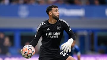 LIVERPOOL, ENGLAND - SEPTEMBER 17: David Raya of Arsenal prepares to distribute the ball during the Premier League match between Everton FC and Arsenal FC at Goodison Park on September 17, 2023 in Liverpool, England. (Photo by Michael Regan/Getty Images)