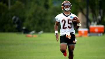 Cincinnati Bengals running back Chris Evans runs downfield during Bengals organized team activities on Tuesday, June 8, 2021, in downtown Cincinnati.Bengals Ota 170