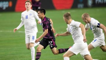 Hirving "Chucky" Lozano – here chased by three Iceland defenders – was the hero for El Tri. (Photo by ANDY JACOBSOHN/AFP via Getty Images)