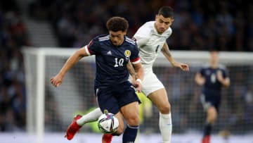 GLASGOW, SCOTLAND - OCTOBER 09: Che Adams of Scotland is put under pressure by Nir Bitton of Israel during the 2022 FIFA World Cup Qualifier match between Scotland and Israel at Hampden Park on October 09, 2021 in Glasgow, Scotland. (Photo by Ian MacNicol/Getty Images)