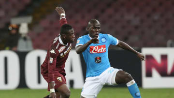 NAPLES, ITALY - JANUARY 06: Kalidou Koulibaly (R) of Napoli competes for the ball with Afriyie Acquah of Torino during the Serie A match between SSC Napoli and Torino FC at Stadio San Paolo on January 6, 2016 in Naples, Italy. (Photo by Maurizio Lagana/Getty Images)