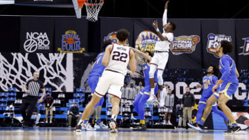 INDIANAPOLIS, INDIANA - APRIL 03: Joel Ayayi #11 of the Gonzaga Bulldogs shoots the ball in the second half against the UCLA Bruins during the 2021 NCAA Final Four semifinal at Lucas Oil Stadium on April 03, 2021 in Indianapolis, Indiana. (Photo by Jamie Squire/Getty Images)