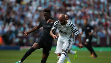 L-R Juventus F.C Simone Zaza and West Ham United's Reece Oxfordduring Betway Cup match between West Ham United and Juventus at The London Stadium, Queen Elizabeth II Olympic Park, London on August 07th 2016 (Photo by Kieran Galvin/NurPhoto via Getty Images)