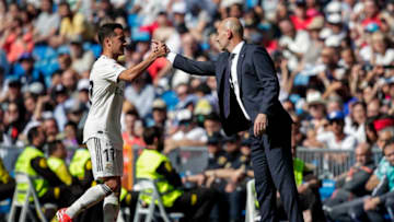 MADRID, SPAIN - MAY 5: (L-R) Lucas Vazquez of Real Madrid, coach Zinedine Zidane of Real Madrid during the La Liga Santander match between Real Madrid v Villarreal at the Santiago Bernabeu on May 5, 2019 in Madrid Spain (Photo by David S. Bustamante/Soccrates/Getty Images)