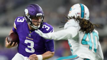 MINNEAPOLIS, MN - AUGUST 31: Mitch Leidner #3 of the Minnesota Vikings scrambles with the ball against Lafayette Pitts #40 of the Miami Dolphins during the third quarter in the preseason game on August 31, 2017 at U.S. Bank Stadium in Minneapolis, Minnesota. The Dolphins defeated the Vikings 30-9. (Photo by Hannah Foslien/Getty Images)