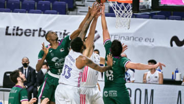 Yannick Nzosa of Unicaja and Carlos Suarez of Unicaja and Trey Thompkins of Real Madrid (Photo by Sonia Canada/Getty Images)