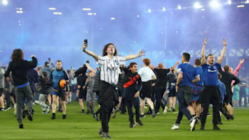 Everton fans celebrate at full-time (Photo by Chris Brunskill/Fantasista/Getty Images)