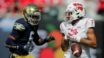 Wisconsin Badgers wide receiver Danny Davis III (7) drops a pass against Notre Dame Fighting Irish cornerback Clarence Lewis (6) during their football game Saturday, September 25, 2021, at Soldier Field in Chicago, Ill.Dan Powers/USA TODAY NETWORK-WisconsinApc Badgersvsnotredame 0925211876djp