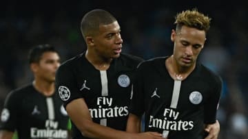 TOPSHOT - Paris Saint-Germain's French forward Kylian Mbappe (C) speaks to Paris Saint-Germain's Brazilian forward Neymar during the European Champions League football match Napoli vs Paris Saint-Germain (PSG) on November 6, 2018 at San Paolo stadium in Naples. (Photo by Filippo MONTEFORTE / AFP) (Photo credit should read FILIPPO MONTEFORTE/AFP/Getty Images)