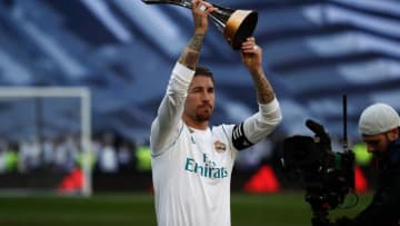 MADRID, SPAIN - DECEMBER 23: Sergio Ramos of Real Madrid holds the trophy of 2017 FIFA Club World Cup ahead of the La Liga match between Real Madrid and Barcelona at Santiago Bernabeu Stadium in Madrid, Spain on December 23, 2017. (Photo by Burak Akbulut/Anadolu Agency/Getty Images)