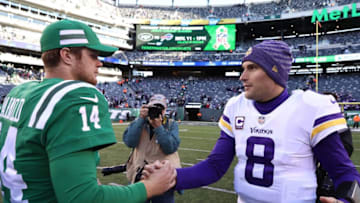 EAST RUTHERFORD, NJ - OCTOBER 21: Sam Darnold #14 of the New York Jets and Kirk Cousins #8 of the Minnesota Vikings meet after the game at MetLife Stadium on October 21, 2018 in East Rutherford, New Jersey. (Photo by Al Bello/Getty Images)