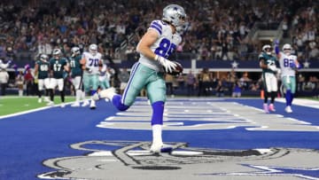 ARLINGTON, TEXAS - OCTOBER 20: Blake Jarwin #89 of the Dallas Cowboys scores a touchdown during the second quarter against the Philadelphia Eagles in the game at AT&T Stadium on October 20, 2019 in Arlington, Texas. (Photo by Tom Pennington/Getty Images)