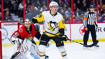OTTAWA, ON - NOVEMBER 16: Pittsburgh Penguins Left Wing Jake Guentzel (59) sets up in front of Ottawa Senators Goalie Craig Anderson (41) during first period National Hockey League action between the Pittsburgh Penguins and Ottawa Senators on November 16, 2017, at Canadian Tire Centre in Ottawa, ON, Canada. (Photo by Richard A. Whittaker/Icon Sportswire via Getty Images)