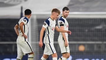 LONDON, ENGLAND - NOVEMBER 26: Tottenham Hotspur's Harvey White and Dane Scarlett with Ben Davies. (Photo by Ashley Western/MB Media/Getty Images)