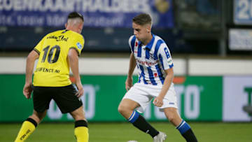 HEERENVEEN, NETHERLANDS - SEPTEMBER 26: (L-R) Vito van Crooij of VVV Venlo, Joey Veerman of SC Heerenveen during the Dutch Eredivisie match between SC Heerenveen v VVV-Venlo at the Abe Lenstra Stadium on September 26, 2020 in Heerenveen Netherlands (Photo by Erwin Otten/Soccrates/Getty Images)