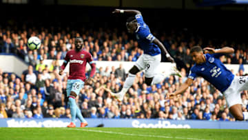LIVERPOOL, ENGLAND - SEPTEMBER 16: Oumar Niasse of Everton hits the crossbar with a shot during the Premier League match between Everton FC and West Ham United at Goodison Park on September 16, 2018 in Liverpool, United Kingdom. (Photo by Stu Forster/Getty Images)