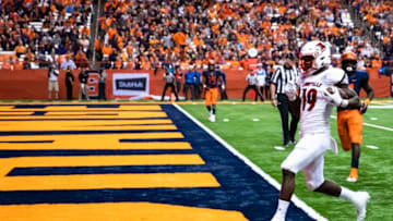SYRACUSE, NY - NOVEMBER 09: Hassan Hall #19 of the Louisville Cardinals carries the ball for a touchdown during the third quarter against the Syracuse Orange at the Carrier Dome on November 9, 2018 in Syracuse, New York. (Photo by Brett Carlsen/Getty Images)