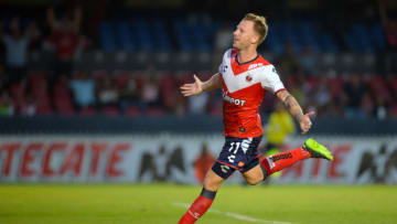 VERACRUZ, MEXICO - AUGUST 20: Cristian Menendez of Veracruz celebrates after scoring the first goal of his team during the fifth round match between Veracruz and Queretaro as part of the Torneo Apertura 2017 Liga MX at Luis 'Pirata' de la Fuente Stadium on August 20, 2017 in Veracruz, Mexico. (Photo by Felix Cuneo/Jam Media/LatinContent/Getty Images)