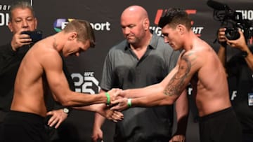 LIVERPOOL, ENGLAND - MAY 26: (L-R) Opponents Stephen Thompson and Darren Till of England shake hands during the UFC Weigh-in at ECHO Arena on May 26, 2018 in Liverpool, England. (Photo by Josh Hedges/Zuffa LLC/Zuffa LLC via Getty Images)