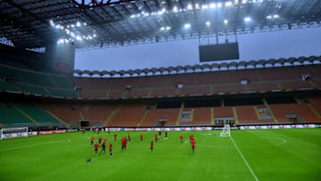 Southampton's players take part in training session at the San Siro Stadium in Milan on October 19, 2016, on the eve of the UEFA Europa League football match against Inter Milan. / AFP / GIUSEPPE CACACE (Photo credit should read GIUSEPPE CACACE/AFP/Getty Images)