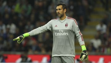 MILAN, ITALY - SEPTEMBER 13: Diego Lopez of AC Milan gestures during the Serie A match between FC Internazionale Milano and AC Milan at Stadio Giuseppe Meazza on September 13, 2015 in Milan, Italy. (Photo by Marco Luzzani/Getty Images)