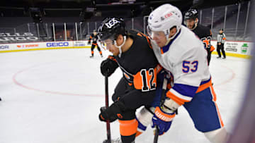 Michael Raffl, Philadelphia Flyers and Casey Cizikas, New York Islanders (Mandatory Credit: Eric Hartline-USA TODAY Sports)