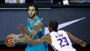 LAS VEGAS, NEVADA - AUGUST 09: LiAngelo Ball #8 of the Charlotte Hornets looks to pass against Louis King #23 of the Sacramento Kings during the 2021 NBA Summer League at the Thomas & Mack Center on August 9, 2021 in Las Vegas, Nevada. The Kings defeated the Hornets 80-70. NOTE TO USER: User expressly acknowledges and agrees that, by downloading and or using this photograph, User is consenting to the terms and conditions of the Getty Images License Agreement. (Photo by Ethan Miller/Getty Images)
