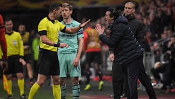 Arsenal's Spanish coach Unai Emery (R) argues with the referee during the UEFA Europa League round of 16 first leg football match between Stade Rennais FC and Arsenal FC at the Roazhon Park stadium in Rennes, northwestern France on March 7, 2019. (Photo by LOIC VENANCE / AFP) (Photo credit should read LOIC VENANCE/AFP/Getty Images)