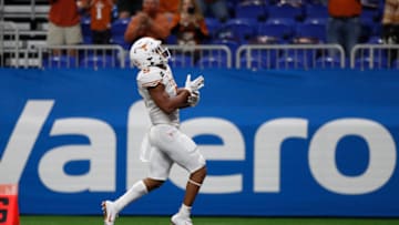 Bijan Robinson, Texas Football (Photo by Tim Warner/Getty Images)