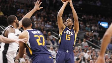 Nov 1, 2016; San Antonio, TX, USA; Utah Jazz power forward Derrick Favors (15) shoots the ball over San Antonio Spurs power forward LaMarcus Aldridge (12, left) during the first half at AT&T Center. Mandatory Credit: Soobum Im-USA TODAY Sports