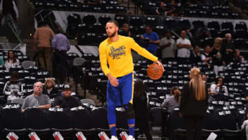 SAN ANTONIO, TX - APRIL 19: Stephen Curry #30 of the Golden State Warriors warms up before the game against the San Antonio Spurs in Game Three of Round One of the 2018 NBA Playoffs on April 19, 2018 at the AT&T Center in San Antonio, Texas. NOTE TO USER: User expressly acknowledges and agrees that, by downloading and or using this photograph, user is consenting to the terms and conditions of the Getty Images License Agreement. Mandatory Copyright Notice: Copyright 2018 NBAE (Photos by Noah Graham/NBAE via Getty Images)