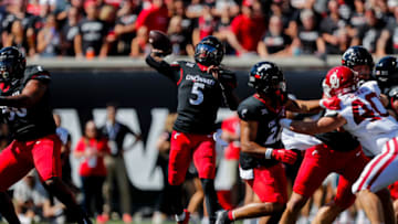 Cincinnati Bearcats take on Oklahoma Sooners at Nippert Stadium in 2023.