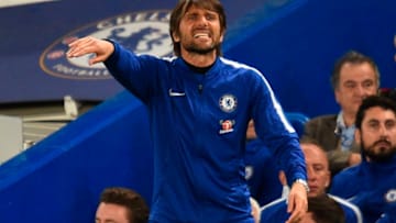 Chelsea's Italian head coach Antonio Conte gestures on the touch line during the English Premier League football match between Chelsea and Huddersfield Town at Stamford Bridge in London on May 9, 2018. (Photo by Glyn KIRK / AFP) / RESTRICTED TO EDITORIAL USE. No use with unauthorized audio, video, data, fixture lists, club/league logos or 'live' services. Online in-match use limited to 75 images, no video emulation. No use in betting, games or single club/league/player publications. / (Photo credit should read GLYN KIRK/AFP/Getty Images)
