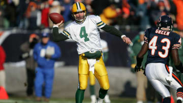 CHICAGO - DECEMBER 4: Quarterback Brett Favre #4 of the Green Bay Packers passes against the Chicago Bears at Soldier Field on December 4, 2005 in Chicago, Illinois. The Bears defeated the Packers 19-7. (Photo by Jonathan Daniel/Getty Images)