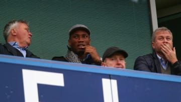 LONDON, ENGLAND - DECEMBER 19: Chelsea interim manager Guus Hiddink (L), Didier Drogba (C) of Montreal Impact and Chelsea owner Roman Abramovich (R) talk prior to the Barclays Premier League match between Chelsea and Sunderland at Stamford Bridge on December 19, 2015 in London, England. (Photo by Clive Rose/Getty Images)