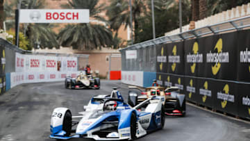 AD DIRIYAH, SAUDI ARABIA - DECEMBER 15: Antonio Felix da Costa (PRT), BMW I Andretti Motorsports, BMW iFE.18, leads Jean-Eric Vergne (FRA), DS TECHEETAH, DS E-Tense FE19 during the Formula E Championship Ad Diriyah E-Prix on December 15, 2018 in Ad Diriyah, Saudi Arabia. (Photo by Malcom Griffiths/Handout/Getty Images)