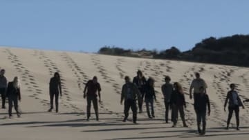 Zombies on the sand - Fear The Walking Dead, AMC