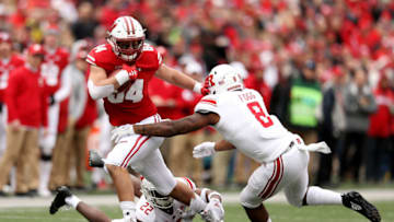 MADISON, WISCONSIN - NOVEMBER 03: Jake Ferguson #84 of the Wisconsin Badgers runs with the ball while being chased by Damon Hayes #22 and Tyshon Fogg #8 of the Rutgers Scarlet Knights in the fourth quarter at Camp Randall Stadium on November 03, 2018 in Madison, Wisconsin. (Photo by Dylan Buell/Getty Images)