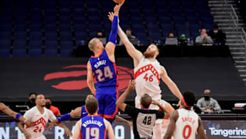 Aron Baynes #46 of the Toronto Raptors and Mason Plumlee #24 of the Detroit Pistons (Photo by Douglas P. DeFelice/Getty Images)