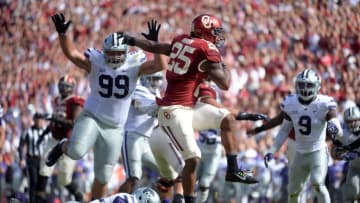 Oct 15, 2016; Norman, OK, USA; Oklahoma Sooners running back Joe Mixon (25) runs for a touchdown against the Kansas State Wildcats during the first quarter at Gaylord Family - Oklahoma Memorial Stadium. Mandatory Credit: Mark D. Smith-USA TODAY Sports
